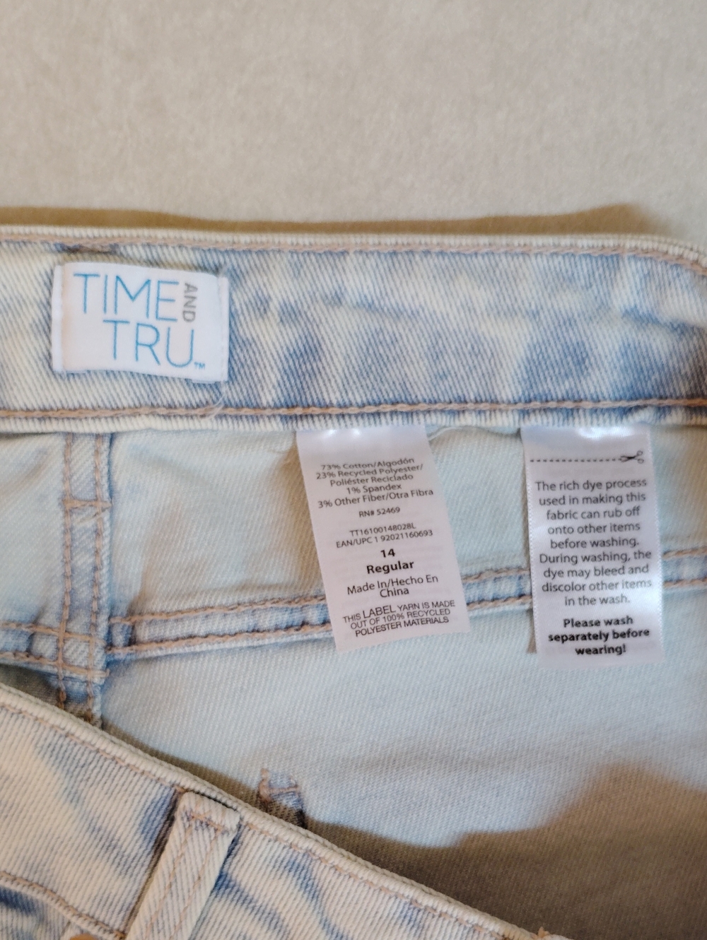 Time and Tru Light Wash High-Rise Mom Jeans - Picture 4 of 4